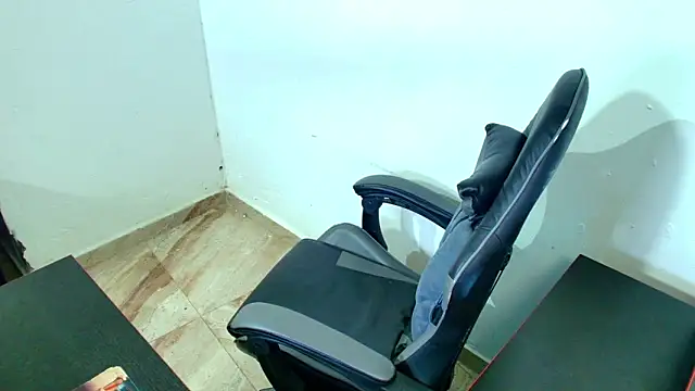 Xanderstone00 online show from March 2026 05:27:02 PM