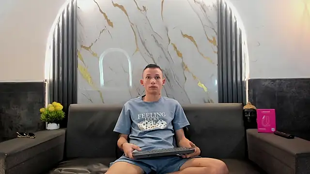 Isaak 26 online show from April 2026 07:09:01 PM