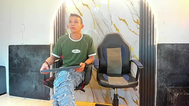 Isaak 26 online show from March 2026 11:04:02 AM