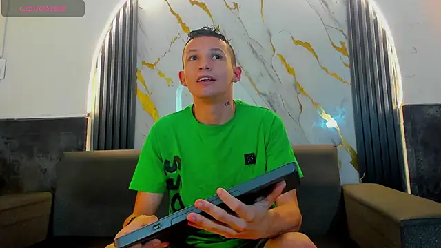 Isaak 26 online show from March 2026 12:02:02 PM