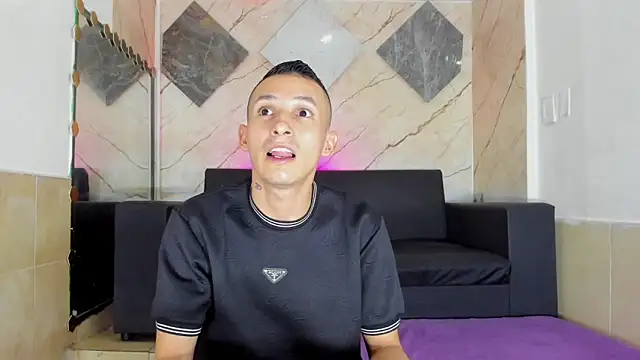 Isaak 26 online show from March 2026 06:43:01 PM