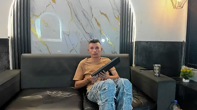 Isaak 26 online show from March 2026 07:26:01 PM