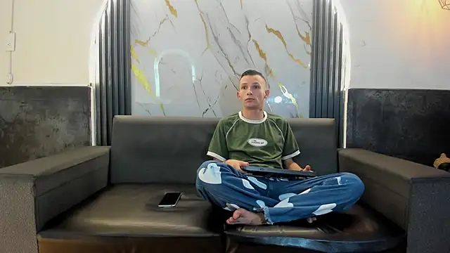 Isaak 26 online show from March 2026 05:27:02 PM