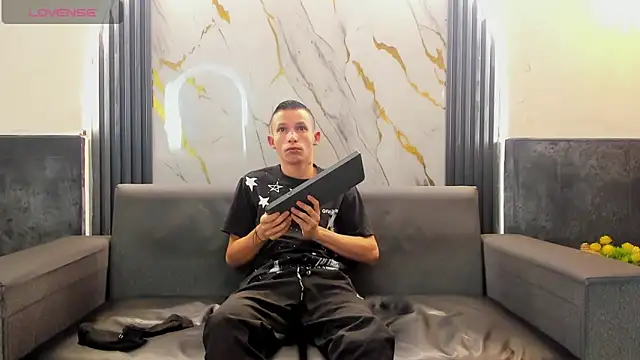 Isaak 26 online show from March 2026 11:01:01 AM