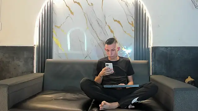 Isaak 26 online show from March 2026 11:38:02 AM