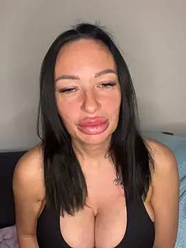 SaraHotDiamond xoxo online show from March 2026 07:59:01 PM