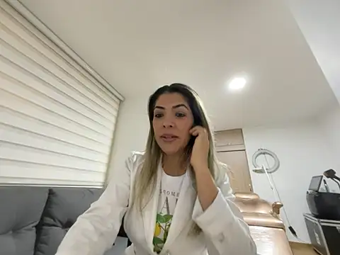 Snapshot of Encantadora_Eva chatting on February 2026 01:47:01 AM Encantadora Eva online show from February 2026 01:47:01 AM