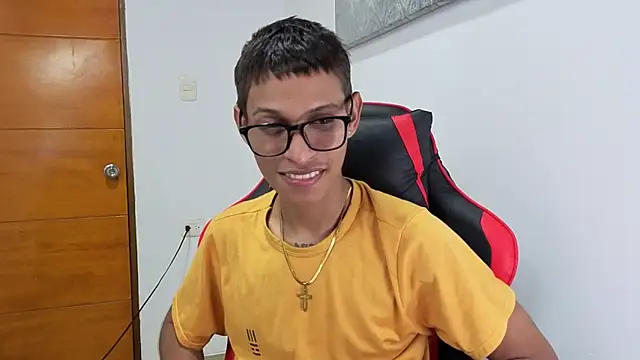 Snapshot of Niklausxxx chatting on February 2026 12:22:02 AM Niklausxxx online show from February 2026 12:22:02 AM