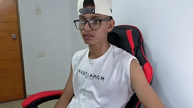 Snapshot of Niklausxxx chatting on February 2026 10:53:01 PM Niklausxxx online show from February 2026 10:53:01 PM