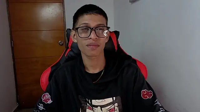 Snapshot of Niklausxxx chatting on March 2026 01:17:02 AM Niklausxxx online show from March 2026 01:17:02 AM