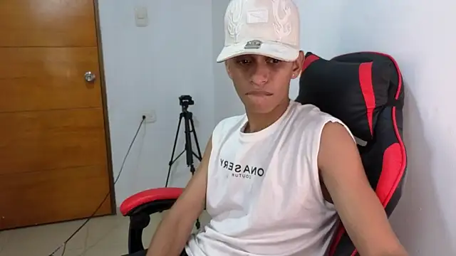 Snapshot of Niklausxxx chatting on February 2026 04:01:01 AM Niklausxxx online show from February 2026 04:01:01 AM