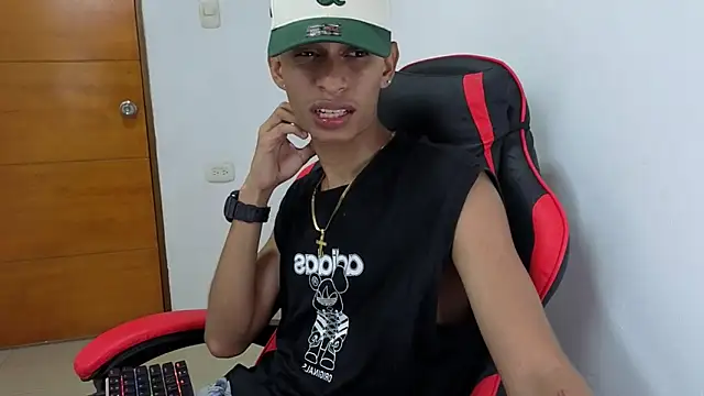 Snapshot of Niklausxxx chatting on February 2026 07:19:02 AM Niklausxxx online show from February 2026 07:19:02 AM