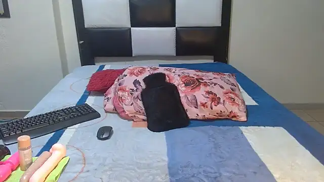 VeronaDimexx online show from April 2026 10:22:01 PM