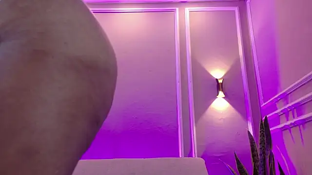 SuzyFox  online show from April 2026 07:37:01 PM