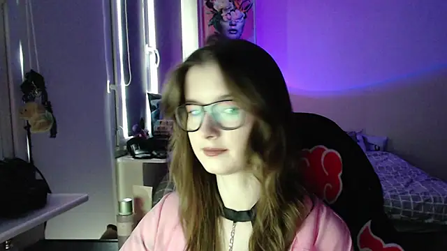 LunaXcherry online show from April 2026 04:44:01 PM