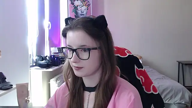 LunaXcherry online show from June 2026 11:04:01 AM