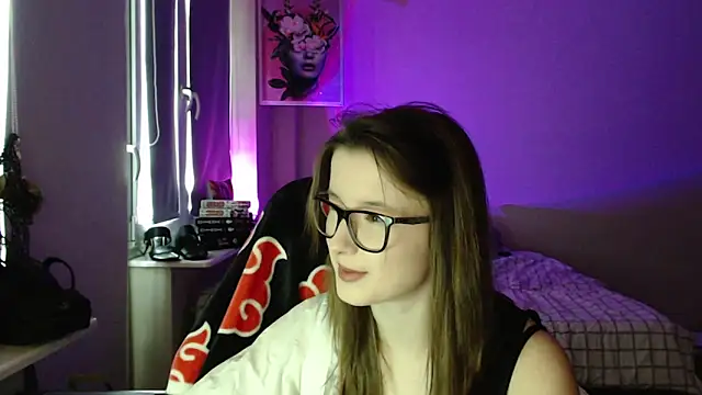 LunaXcherry online show from April 2026 04:55:02 PM