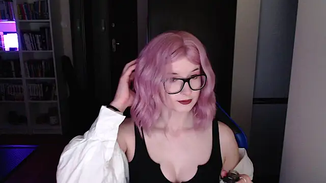 LunaXcherry online show from March 2026 06:41:01 PM