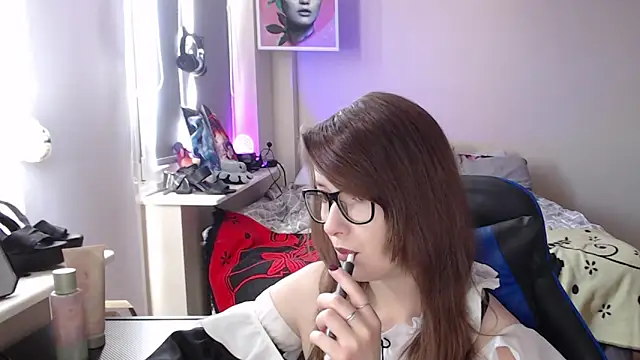 LunaXcherry online show from April 2026 08:32:01 AM