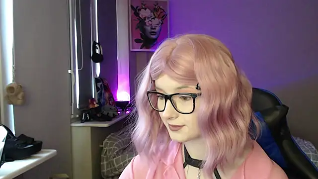 LunaXcherry online show from April 2026 04:41:01 PM