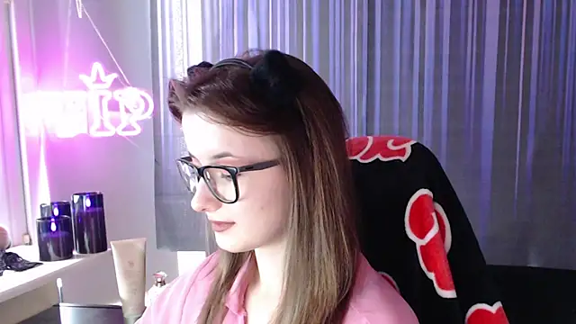 LunaXcherry online show from June 2026 11:16:01 AM