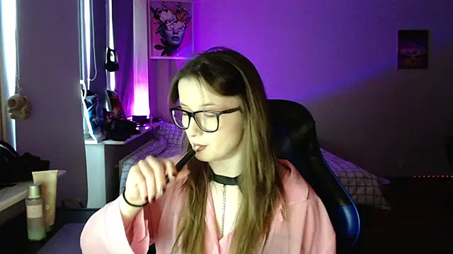 LunaXcherry online show from April 2026 04:57:02 PM