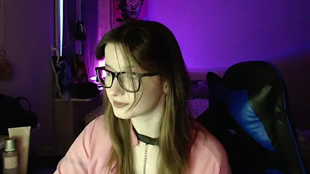 LunaXcherry online show from April 2026 05:42:01 PM