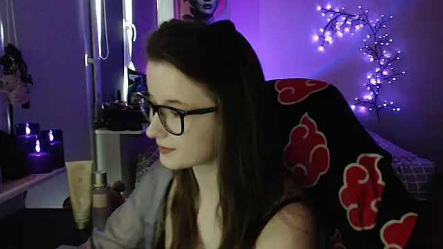 LunaXcherry online show from April 2026 05:09:01 PM