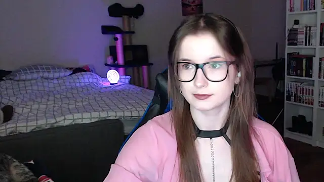 LunaXcherry online show from March 2026 06:09:02 PM