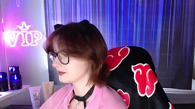 LunaXcherry online show from July 2026 04:36:01 PM