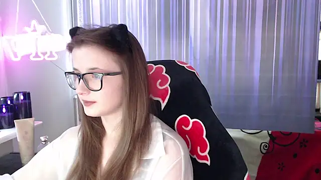 LunaXcherry online show from June 2026 04:34:01 PM