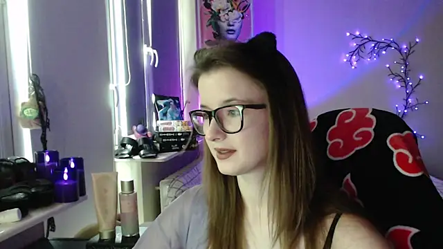 LunaXcherry online show from May 2026 04:32:01 PM