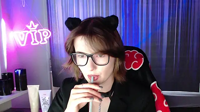 LunaXcherry online show from July 2026 04:41:01 PM