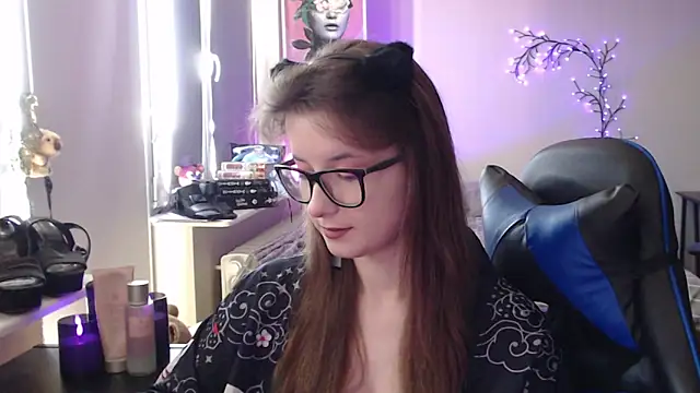 LunaXcherry online show from May 2026 11:03:01 AM