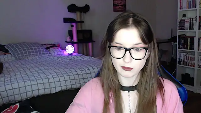 LunaXcherry online show from March 2026 04:42:02 PM