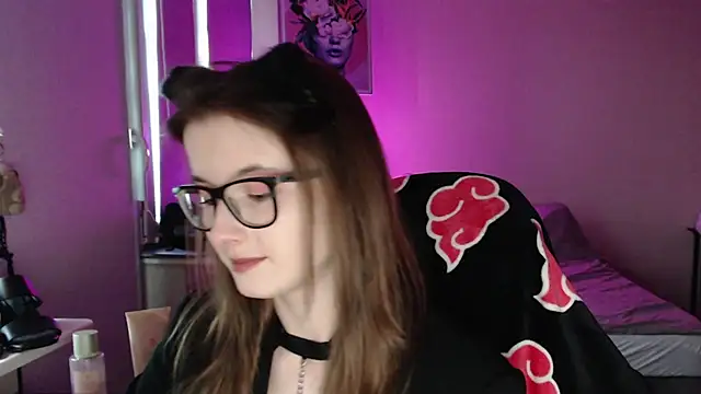 LunaXcherry online show from June 2026 04:52:02 PM