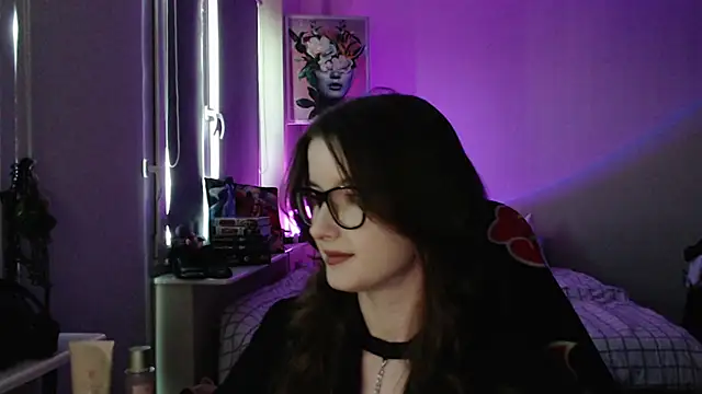 LunaXcherry online show from April 2026 05:08:01 PM