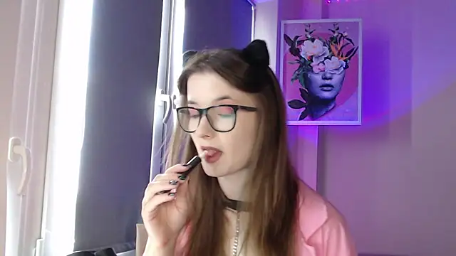 LunaXcherry online show from May 2026 04:48:01 PM
