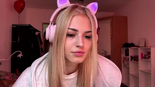 Snapshot of Evva_mayy chatting on February 2026 12:24:02 PM Evva mayy online show from February 2026 12:24:02 PM