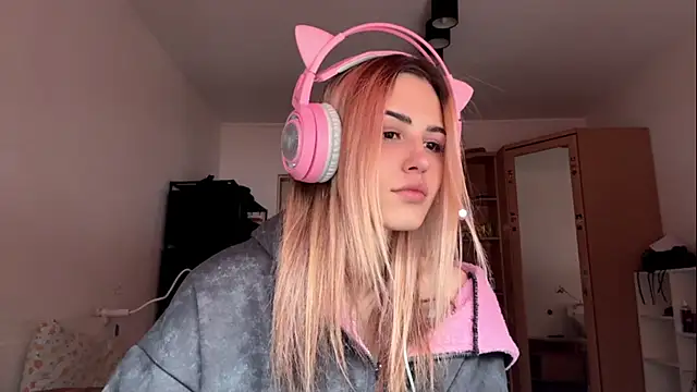 Snapshot of Evva_mayy chatting on February 2026 07:40:02 AM Evva mayy online show from February 2026 07:40:02 AM