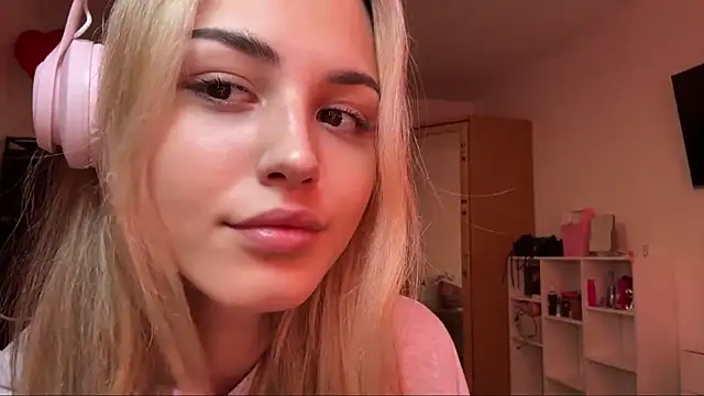 Snapshot of Evva_mayy chatting on February 2026 11:01:01 AM Evva mayy online show from February 2026 11:01:01 AM