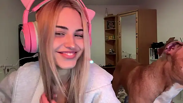 Snapshot of Evva_mayy chatting on February 2026 01:00:01 PM Evva mayy online show from February 2026 01:00:01 PM