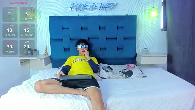 Snapshot of Adventurous_Boys chatting on February 2026 06:08:01 PM Adventurous Boys online show from February 2026 06:08:01 PM