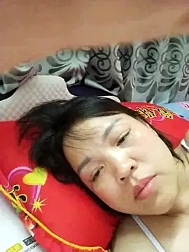 Snapshot of Strawberry-wet chatting on May 2026 05:18:02 PM Strawberry-wet online show from May 2026 05:18:02 PM