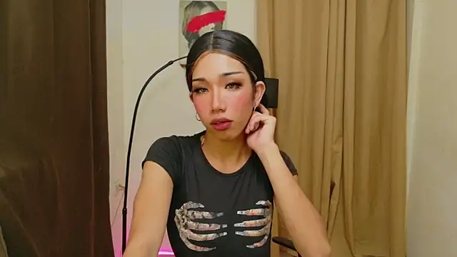 Queenoflustx online show from May 2026 01:51:01 PM