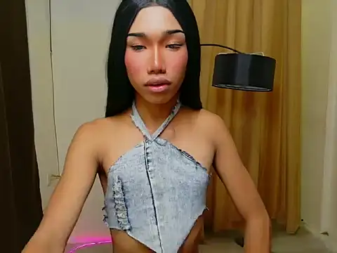 Queenoflustx online show from May 2026 01:04:01 PM