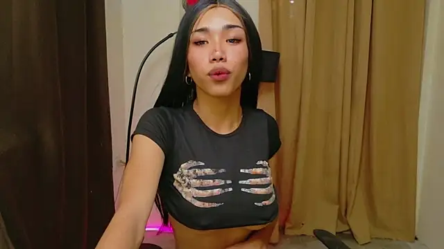 Queenoflustx online show from May 2026 11:33:01 PM
