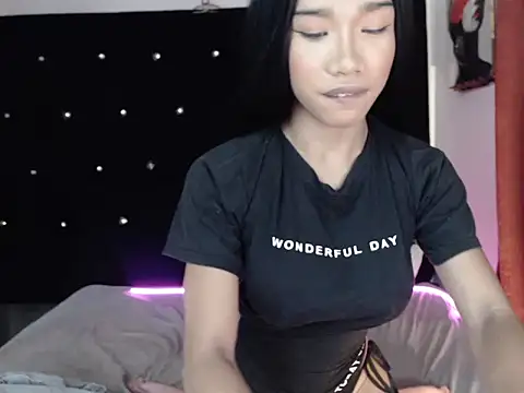 Queenoflustx online show from April 2026 07:48:02 AM