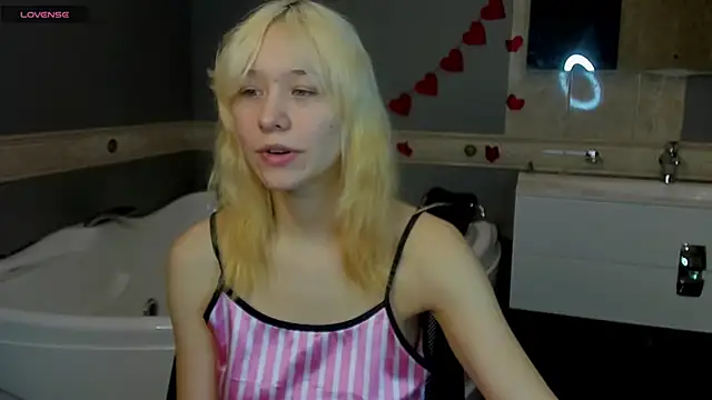 Snapshot of EmilyTrase chatting on February 2026 01:17:02 AM EmilyTrase online show from February 2026 01:17:02 AM