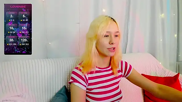 Snapshot of EmilyTrase chatting on March 2026 01:28:02 AM EmilyTrase online show from March 2026 01:28:02 AM